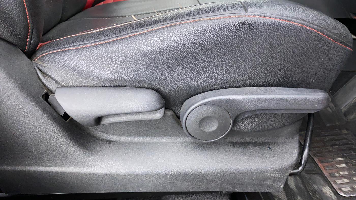 2016 Maruti Vitara Brezza ZDI, Diesel, Manual, Driver Side Adjustment Panel