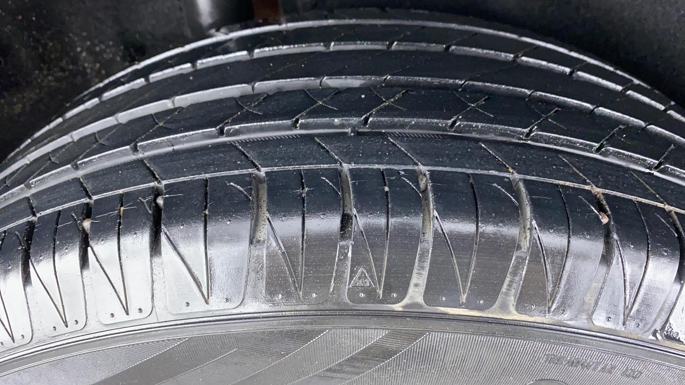 2016 Maruti Vitara Brezza ZDI, Diesel, Manual, Right Rear Tyre Tread