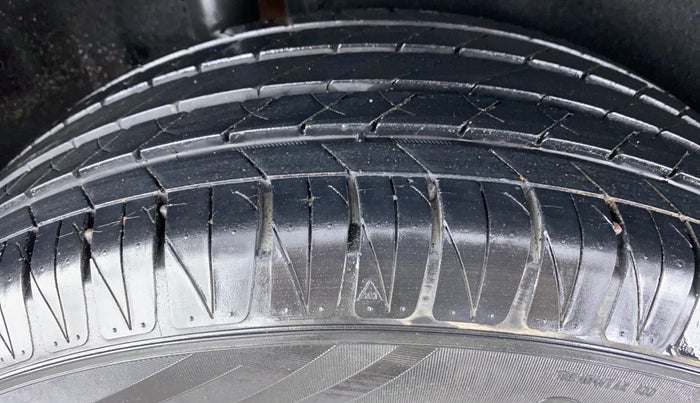 2016 Maruti Vitara Brezza ZDI, Diesel, Manual, Right Rear Tyre Tread