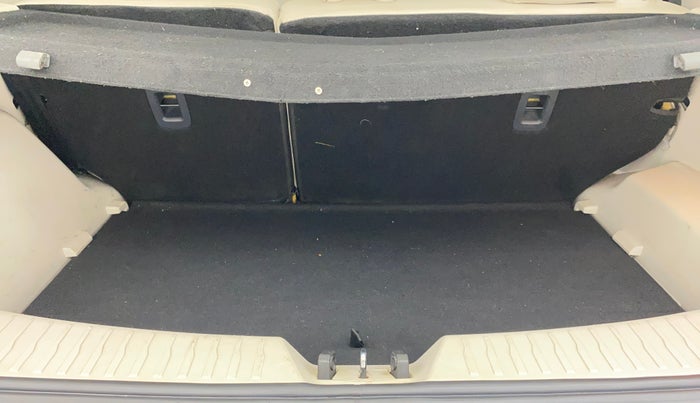 2021 Mahindra XUV300 W8 (O) 1.2 PETROL AMT, Petrol, Automatic, 48,959 km, Boot Inside