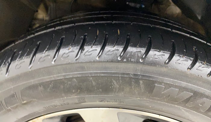 2021 Mahindra XUV300 W8 (O) 1.2 PETROL AMT, Petrol, Automatic, 48,959 km, Left Front Tyre Tread