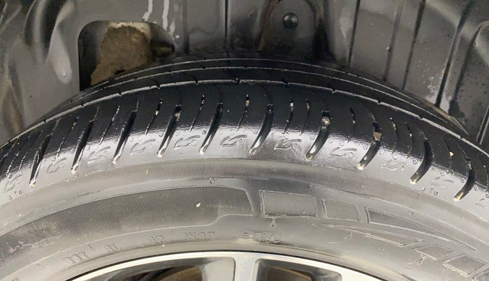 2021 Mahindra XUV300 W8 (O) 1.2 PETROL AMT, Petrol, Automatic, 48,959 km, Left Rear Tyre Tread