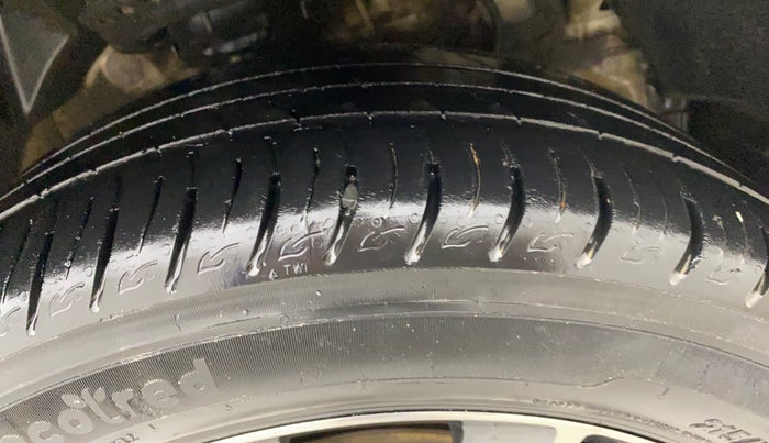 2021 Mahindra XUV300 W8 (O) 1.2 PETROL AMT, Petrol, Automatic, 48,959 km, Right Front Tyre Tread