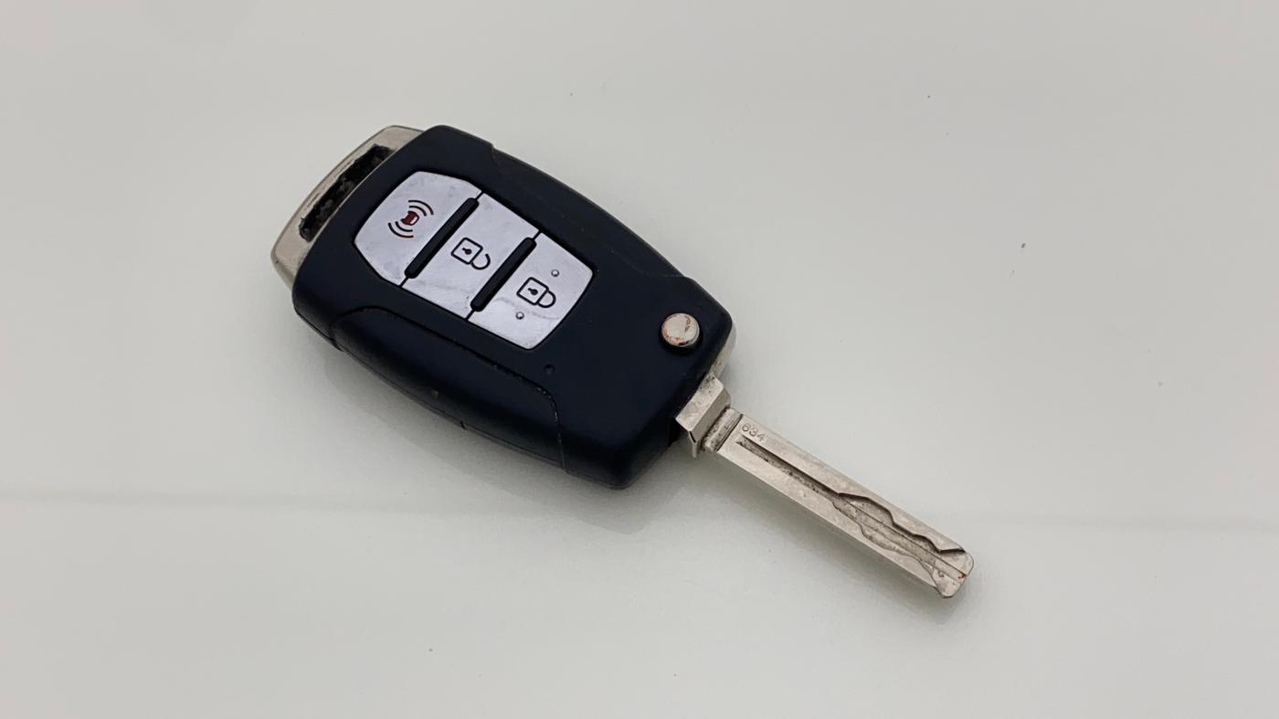 2021 Mahindra XUV300 W8 (O) 1.2 PETROL AMT, Petrol, Automatic, 48,959 km, Key Close Up
