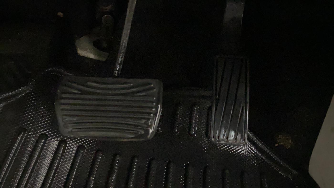 2021 Mahindra XUV300 W8 (O) 1.2 PETROL AMT, Petrol, Automatic, 48,959 km, Pedals