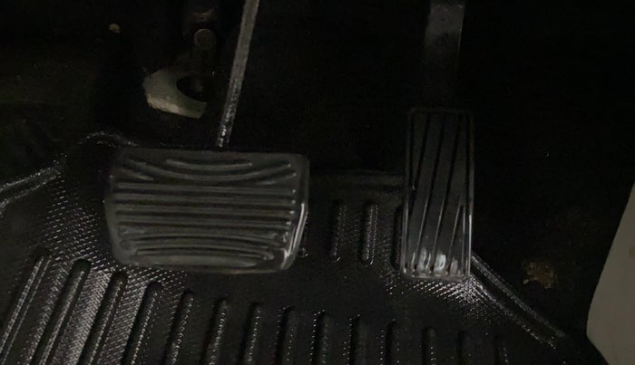 2021 Mahindra XUV300 W8 (O) 1.2 PETROL AMT, Petrol, Automatic, 48,959 km, Pedals