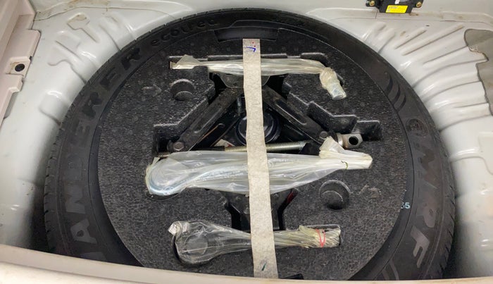 2021 Mahindra XUV300 W8 (O) 1.2 PETROL AMT, Petrol, Automatic, 48,959 km, Spare Tyre