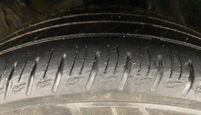 2020 KIA SONET HTX 1.0 IMT, Petrol, Manual, 69,800 km, Right Front Tyre Tread