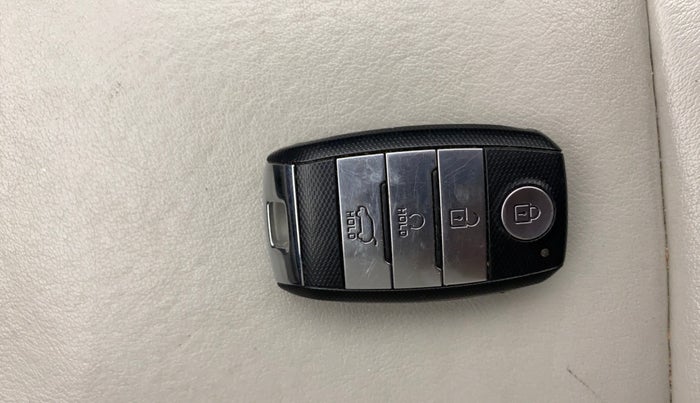 2020 KIA SONET HTX 1.0 IMT, Petrol, Manual, 69,800 km, Key Close Up