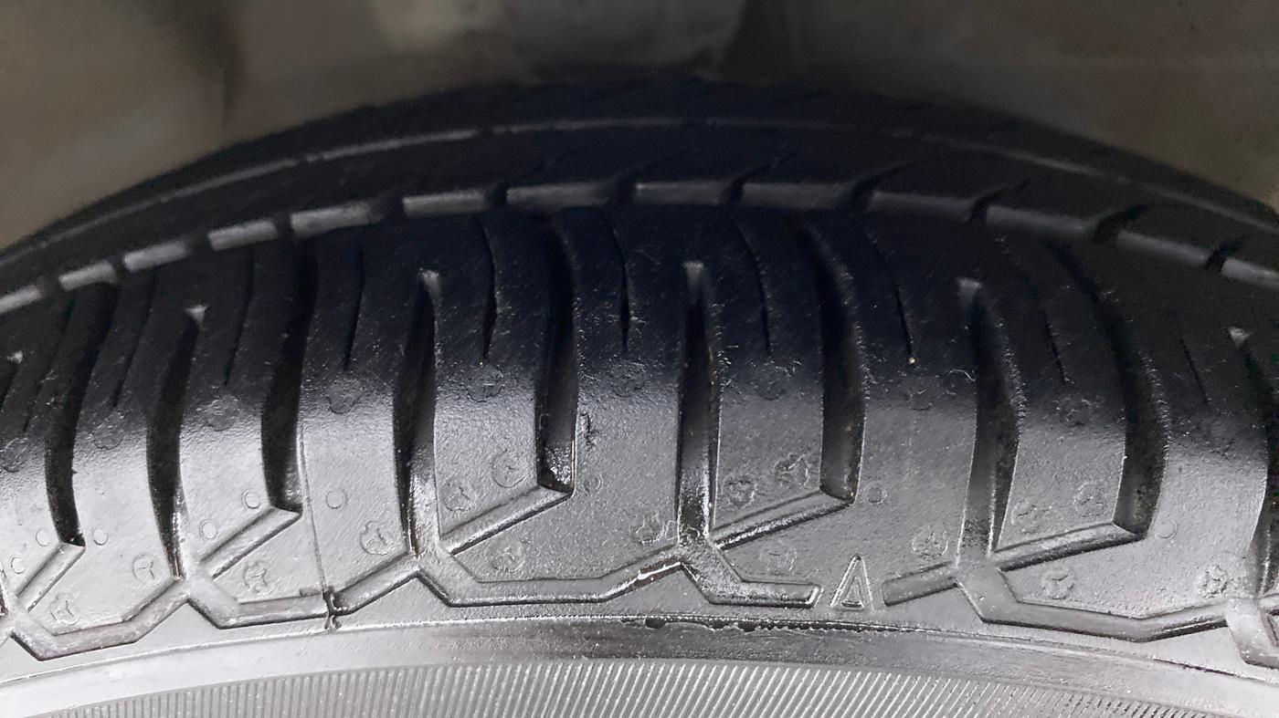 2013 Hyundai i10 MAGNA 1.2 KAPPA2, Petrol, Manual, 66,071 km, Right Front Tyre Tread