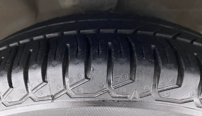 2013 Hyundai i10 MAGNA 1.2 KAPPA2, Petrol, Manual, 66,071 km, Right Front Tyre Tread