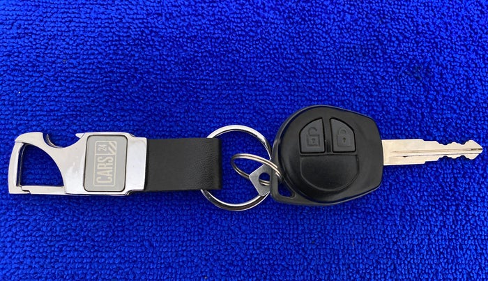 2015 Maruti Swift VXI, Petrol, Manual, 53,338 km, Key Close Up