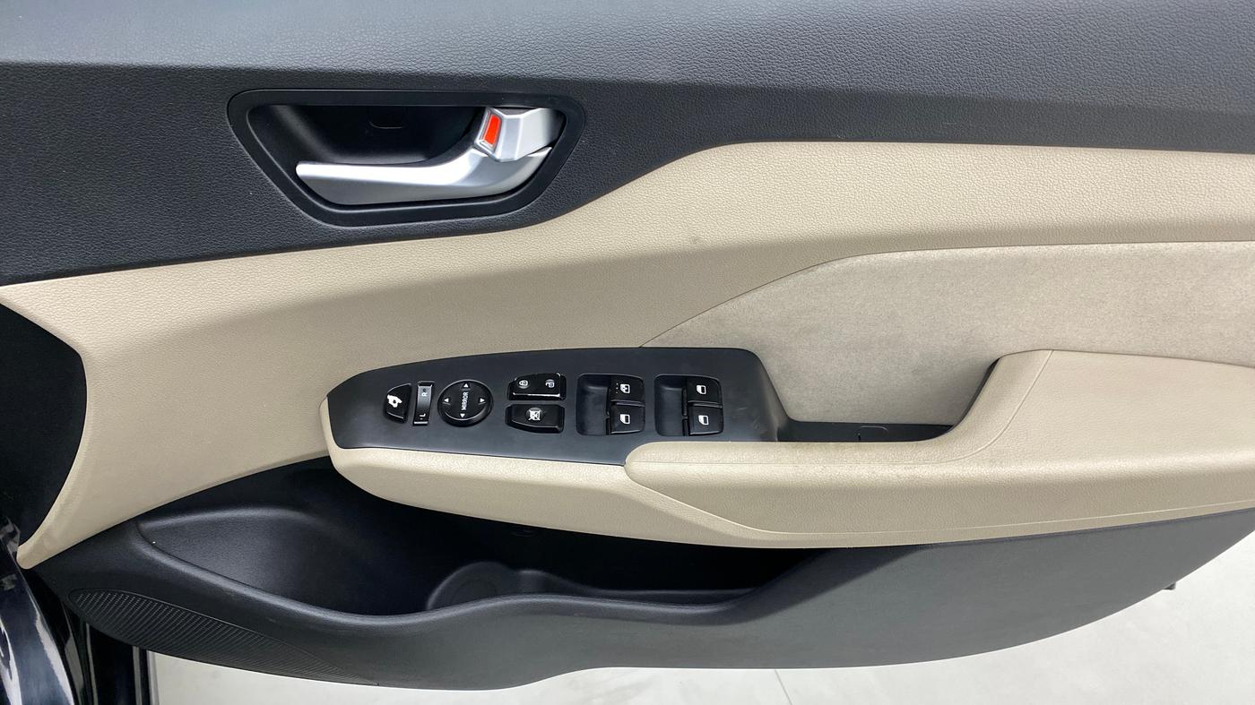 2018 Hyundai Verna 1.6 VTVT SX, Petrol, Manual, 60,530 km, Driver Side Door Panels Control