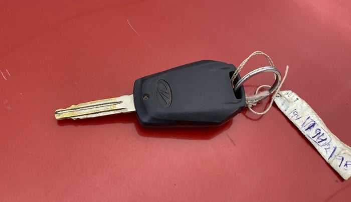 2018 Mahindra KUV 100 NXT K4+ P 6 STR, Petrol, Manual, 68,156 km, Key Close Up