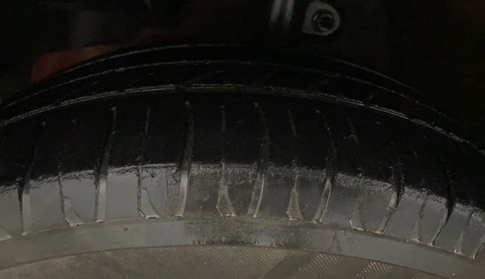 2018 Mahindra KUV 100 NXT K4+ P 6 STR, Petrol, Manual, 68,156 km, Left Front Tyre Tread