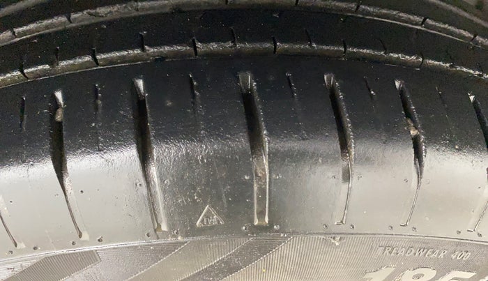 2023 Maruti Swift ZXI PLUS AMT DUAL TONE, Petrol, Automatic, 28,063 km, Right Front Tyre Tread