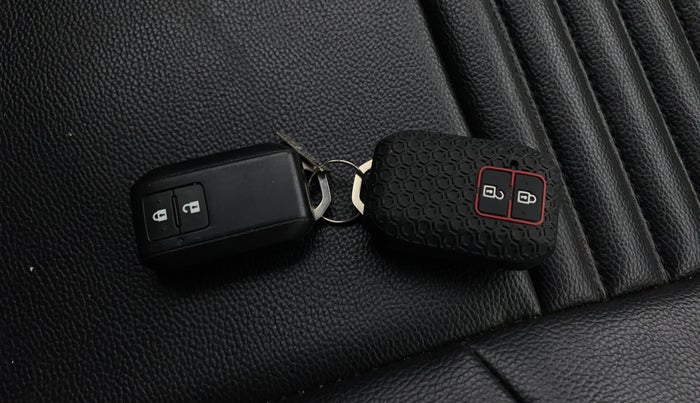 2023 Maruti Swift ZXI PLUS AMT DUAL TONE, Petrol, Automatic, 28,063 km, Key Close Up