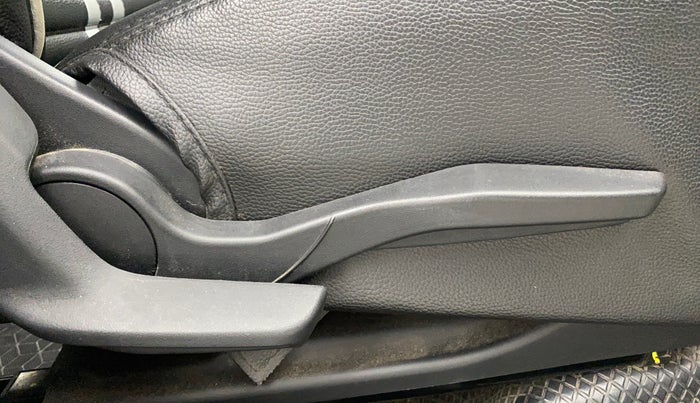 2023 Maruti Swift ZXI PLUS AMT DUAL TONE, Petrol, Automatic, 28,063 km, Driver Side Adjustment Panel