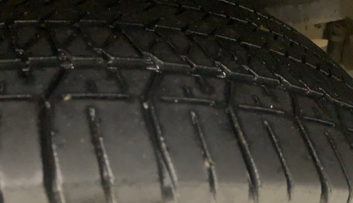 2017 Mahindra XUV500 W10, Diesel, Manual, 82,295 km, Right Rear Tyre Tread