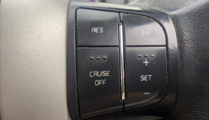 2017 Mahindra XUV500 W10, Diesel, Manual, 82,295 km, Adaptive Cruise Control