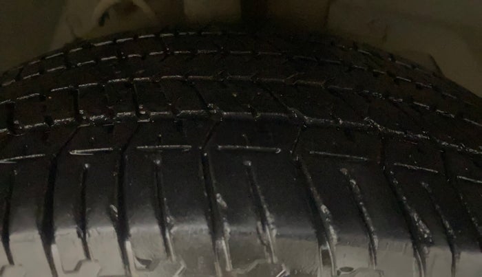 2017 Mahindra XUV500 W10, Diesel, Manual, 82,295 km, Right Front Tyre Tread