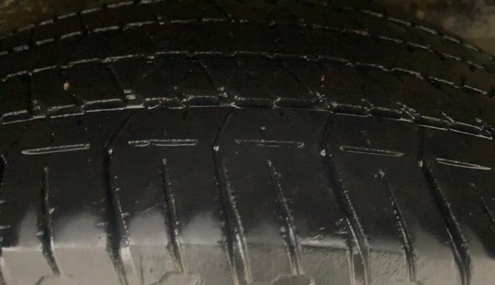 2017 Mahindra XUV500 W10, Diesel, Manual, 82,295 km, Left Rear Tyre Tread