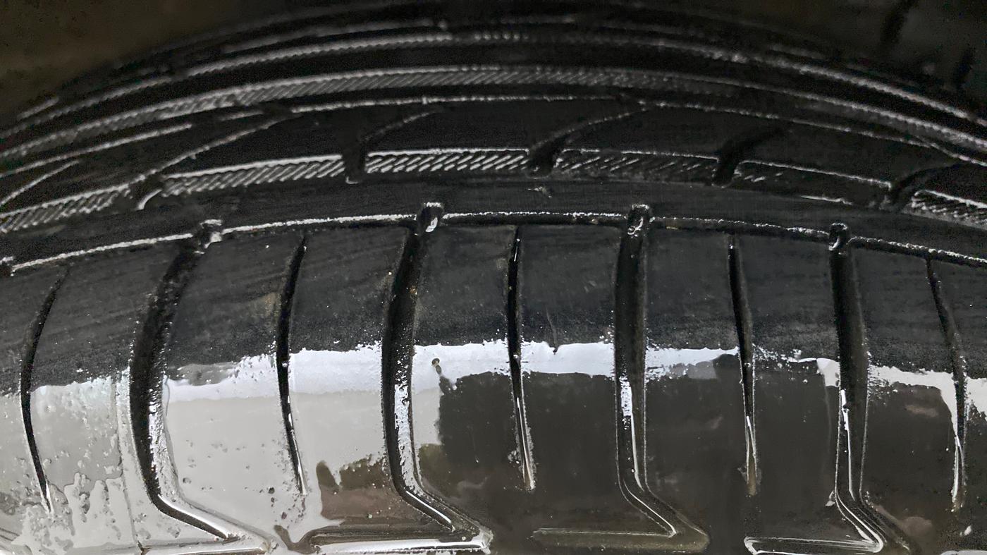 2014 Maruti Swift Dzire VXI AMT, Petrol, Automatic, 77,100 km, Right Front Tyre Tread