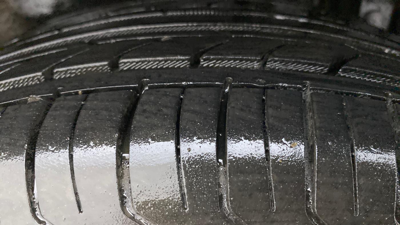 2014 Maruti Swift Dzire VXI AMT, Petrol, Automatic, 77,100 km, Left Rear Tyre Tread