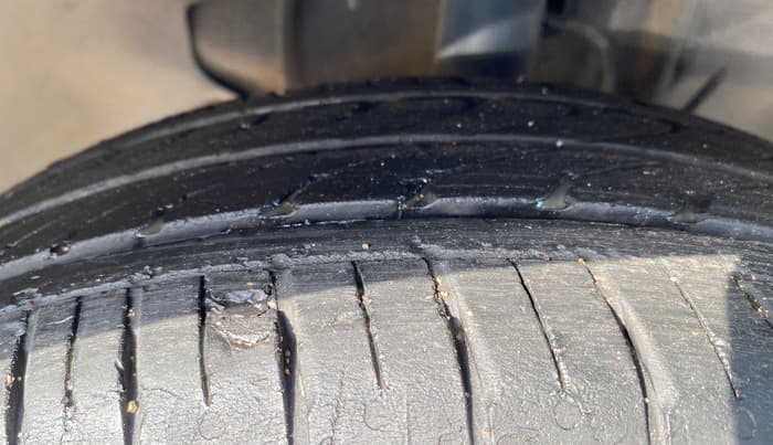 2019 Tata TIGOR XZ PLUS PETROL, Petrol, Manual, 1,05,756 km, Right Front Tyre Tread