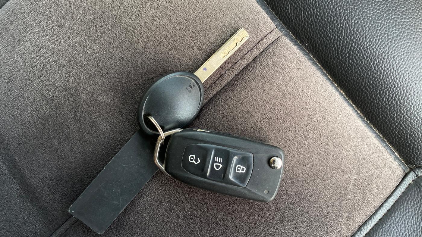2019 Tata TIGOR XZ PLUS PETROL, Petrol, Manual, 1,05,756 km, Key Close Up