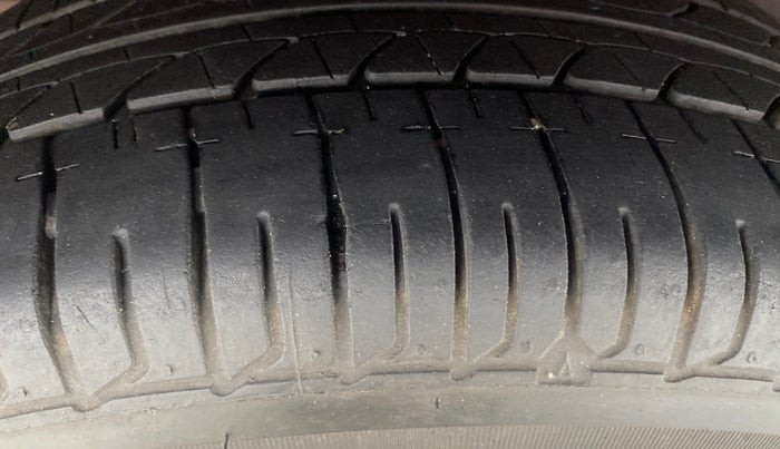 2015 Maruti Swift ZDI, Diesel, Manual, 71,026 km, Right Rear Tyre Tread
