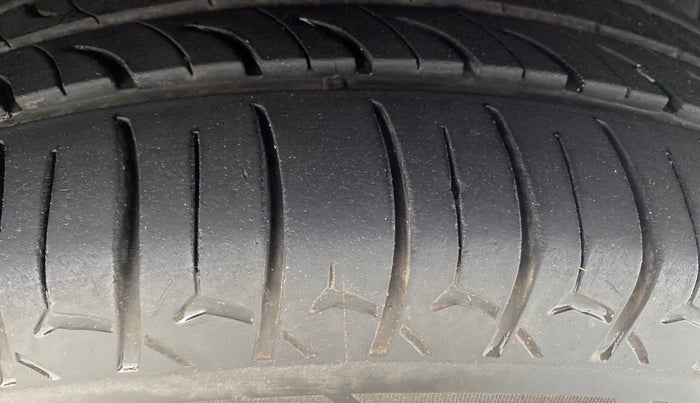 2015 Maruti Swift ZDI, Diesel, Manual, 71,026 km, Right Front Tyre Tread