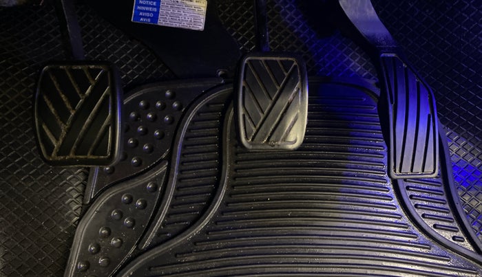 2015 Maruti Swift ZDI, Diesel, Manual, 71,026 km, Pedals