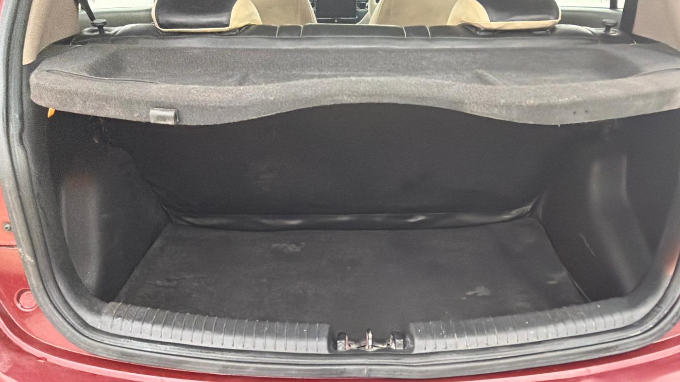 2016 Hyundai Grand i10 ASTA AT 1.2 KAPPA VTVT, Petrol, Automatic, 93,379 km, Boot Inside