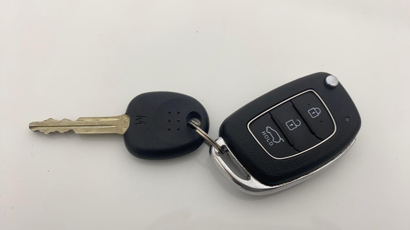 2020 Hyundai VENUE SX 1.0 TURBO IMT, Petrol, Manual, 21,614 km, Key Close Up
