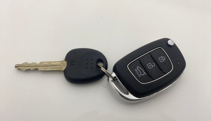2020 Hyundai VENUE SX 1.0 TURBO IMT, Petrol, Manual, 21,614 km, Key Close Up