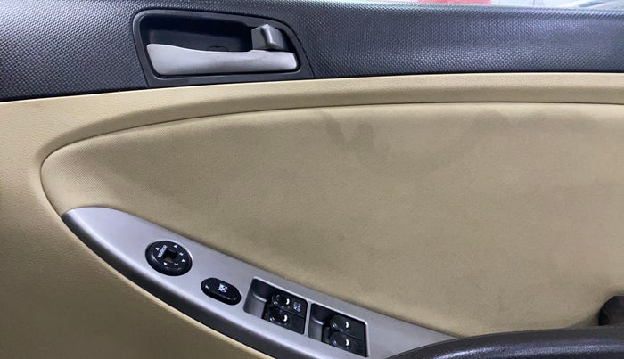 2015 Hyundai Verna 1.4 VTVT, Petrol, Manual, 54,180 km, Driver Side Door Panels Control