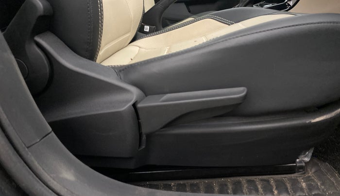 2025 Volkswagen VIRTUS Highline Plus 1.0 TSI AT, Petrol, Automatic, 1,376 km, Driver Side Adjustment Panel