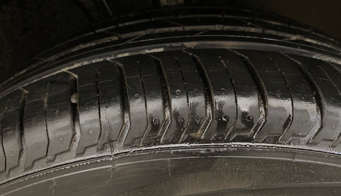 2025 Volkswagen VIRTUS Highline Plus 1.0 TSI AT, Petrol, Automatic, 1,376 km, Right Front Tyre Tread