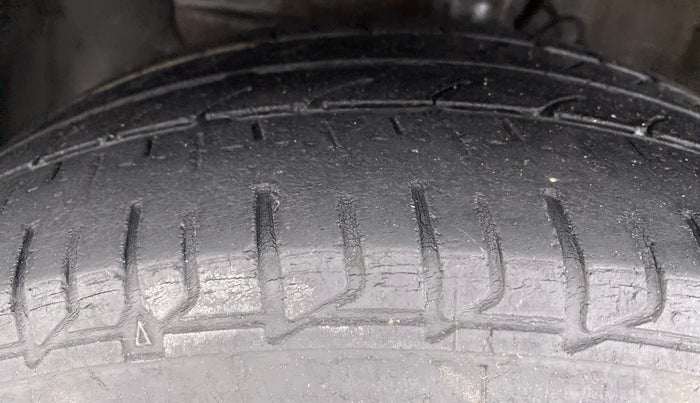 2018 Hyundai Elite i20 ASTA 1.2 DUAL TONE, Petrol, Manual, 67,916 km, Left Front Tyre Tread