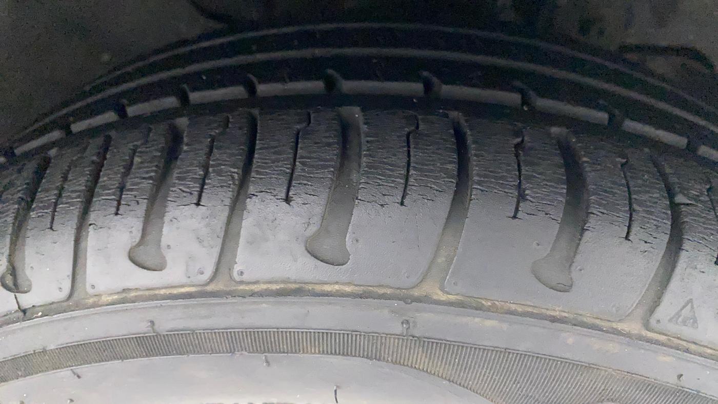 2018 Tata Tiago XZ PETROL, Petrol, Manual, 21,023 km, Right Front Tyre Tread