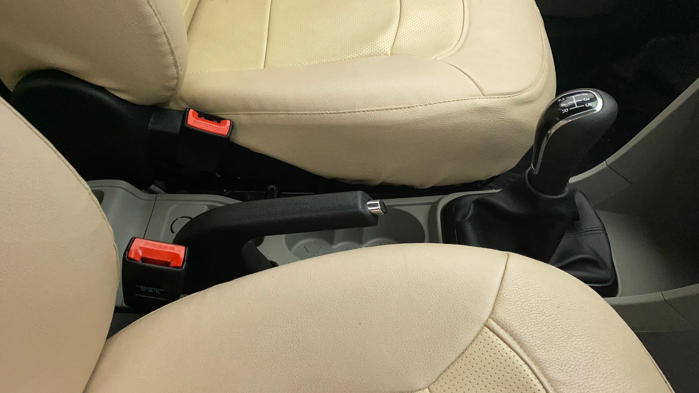 2018 Tata Tiago XZ PETROL, Petrol, Manual, 21,023 km, Gear Lever