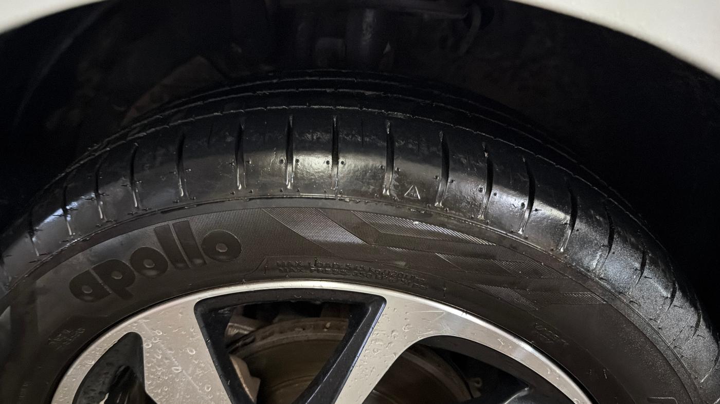 2023 Toyota Glanza V, Petrol, Manual, 82,594 km, Left Front Tyre Tread
