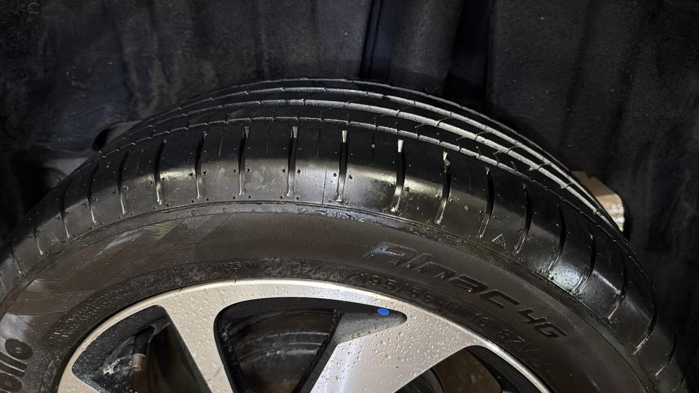 2023 Toyota Glanza V, Petrol, Manual, 82,594 km, Left Rear Tyre Tread