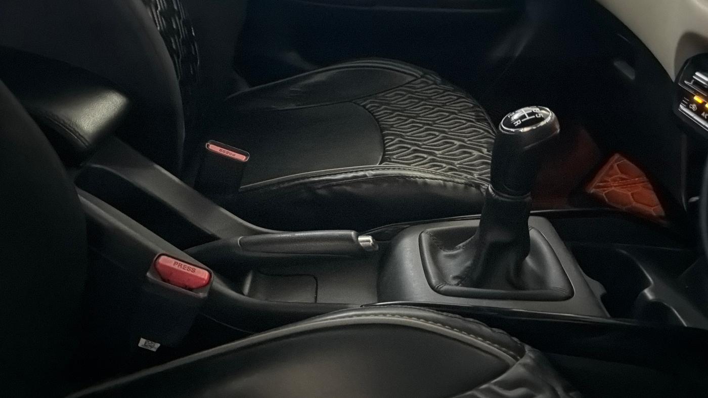 2023 Toyota Glanza V, Petrol, Manual, 82,594 km, Gear Lever