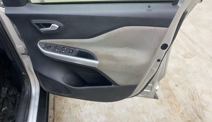 2022 Nissan MAGNITE XV TURBO CVT, Petrol, Automatic, 40,153 km, Driver Side Door Panels Control