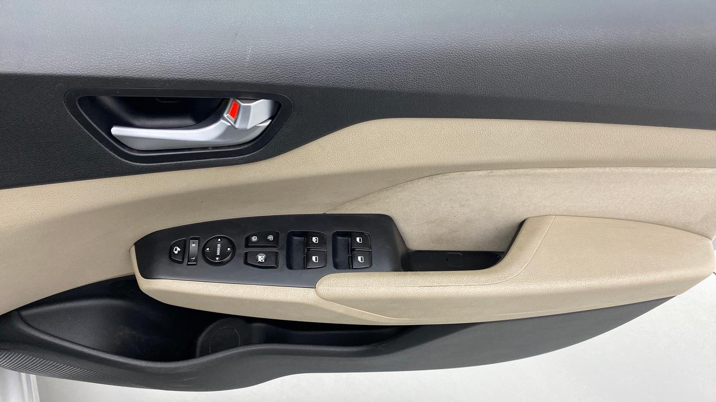 2017 Hyundai Verna 1.6 SX VTVT, Petrol, Manual, 26,658 km, Driver Side Door Panels Control