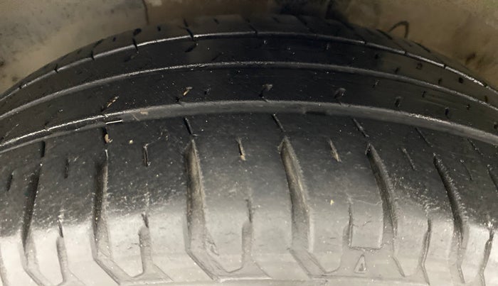 2017 Hyundai Verna 1.6 SX VTVT, Petrol, Manual, 26,658 km, Left Front Tyre Tread
