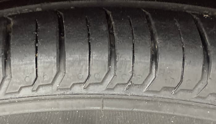 2021 Hyundai NEW I20 ASTA 1.2 AT, Petrol, Automatic, 12,972 km, Right Front Tyre Tread