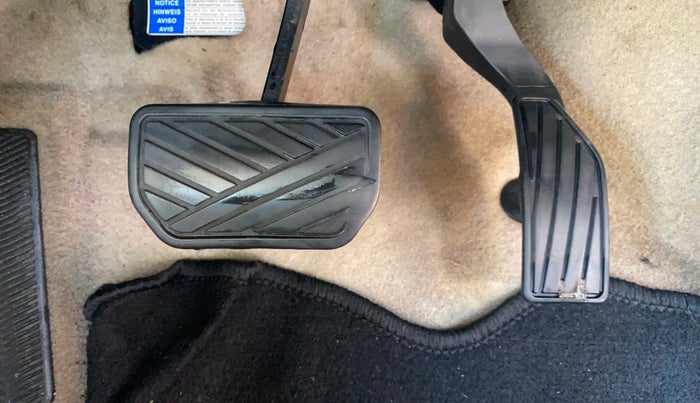 2016 Maruti Ciaz ZXI AT, Petrol, Automatic, 98,888 km, Pedals